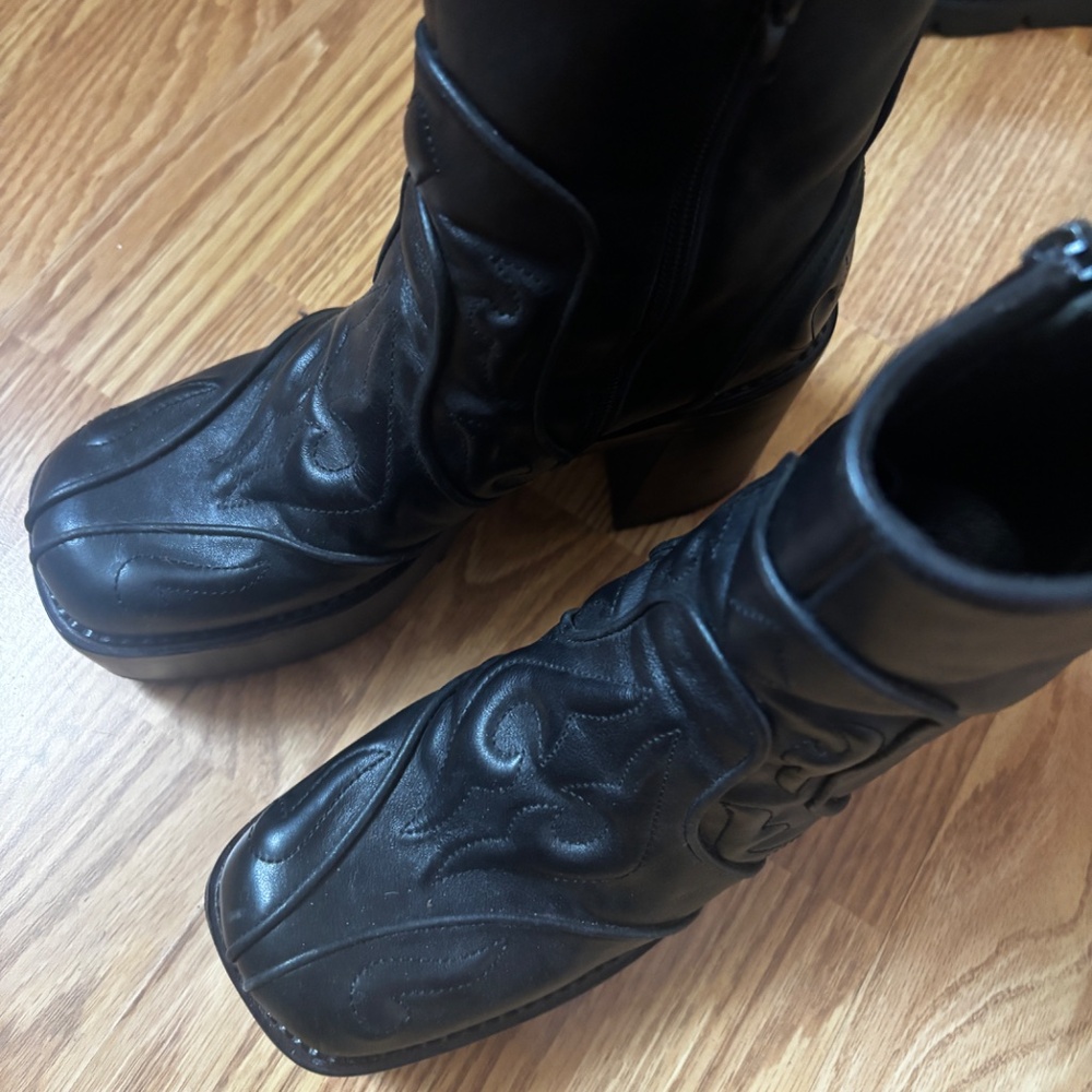 Jeffrey Campbell- Dead Wrong platform boots - Picture 2 of 6
